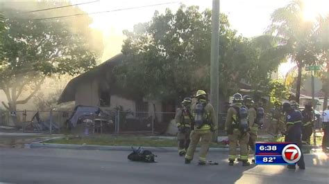 2 hospitalized after homes catch fire in Miami